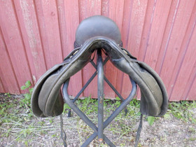 Supreme koulusatula, leveys EW/EEW istuin 17 tuumaa