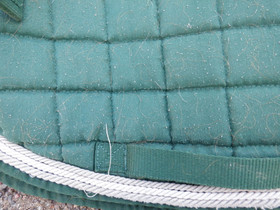 Vihreä yleissatulahuopa vaaleilla koristenyöreillä FULL