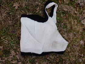 Vaalea ötökkähuppu mustilla teddyreunuksilla FULL