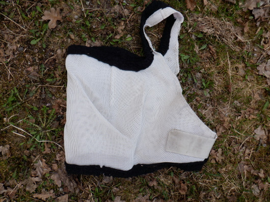 Vaalea ötökkähuppu mustilla teddyreunuksilla FULL
