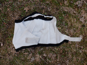 Vaalea ötökkähuppu mustilla teddyreunuksilla FULL
