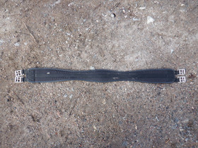 Musta neopreeninen, hieman muotoiltu satulavyö 110 cm