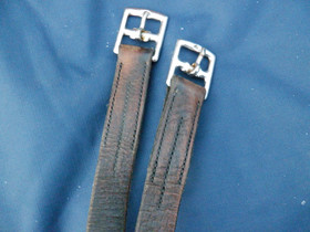 Jalustinremmit, nahkaiset, olleet mustat n. 160 cm