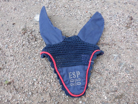 Tummansininen korvahuppu punaisella koristenyörillä FULL/XFULL