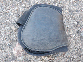 Yksinäinen oikean takajalan suoja, musta, S