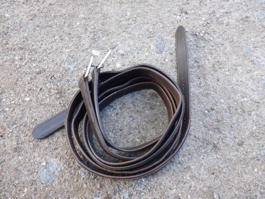 Ruskeat, venymättömät jalustinremmit 135 cm