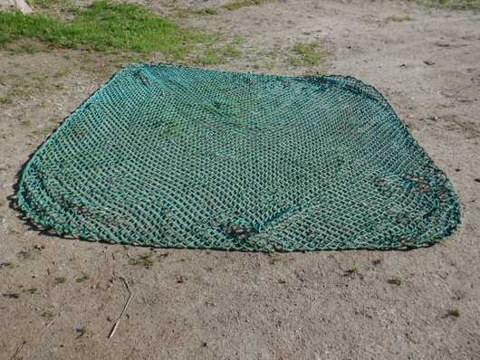 Slow feeder heinäverkko n. 2,5 x 2,75 m, reikäkoko n. 3,5 cm