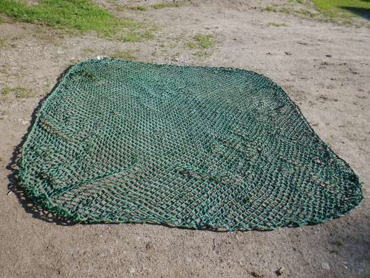 Slow feeder heinäverkko n. 2,6 x 2,7 m, reikäkoko n. 3,5 cm