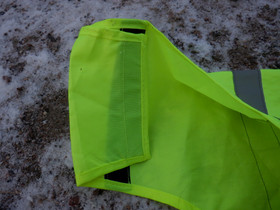 Ohut huomioliivi heijastimella keskikokoiselle koiralle