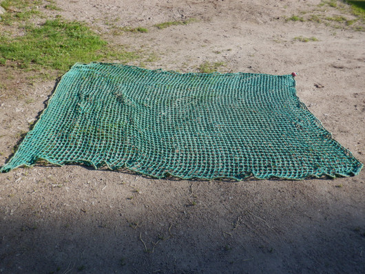 Slow feeder heinäverkko n. 2,2 x 2,85 m, reikäkoko n. 3,5 cm