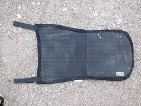 Musta takaa kohottava teddyromaani satulan alle FULL