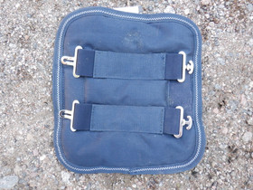 UUSI etuosan leventäjä, topattu tummansininen, 2 T-solkea ja heijastin