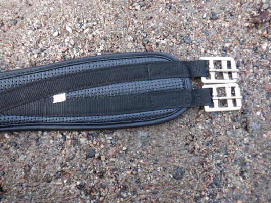 UUSI? hieman muotoiltu musta satulavyö neopreenia/sympatexia 100 cm 