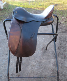 Albion koulusatula, leveys M, istuin 16,5 