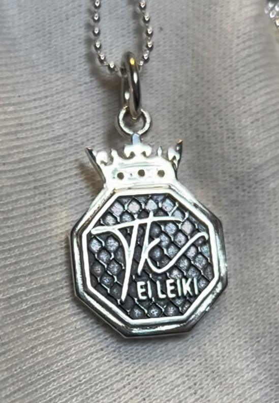 Ei Leiki -riipus pieni