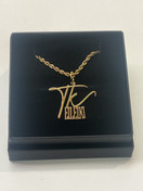 Ei Leiki -kullattu teräsriipus ketjulla.