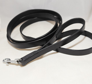 Käsin ommeltu talutushihna kahdella käsilenkillä