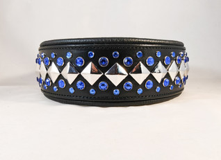 Puolikiristävä niitti-strassipanta