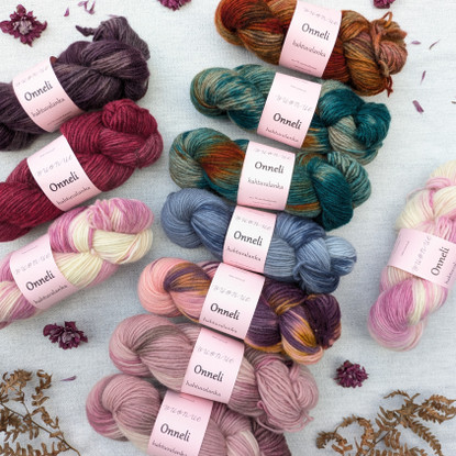 Onneli fluffy lamb´s wool yarn, hand dyed