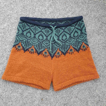 Neuloosisko Suomu shortsit, (pattern in Finnish)