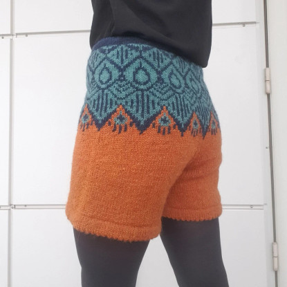 Neuloosisko Suomu shortsit, (pattern in Finnish)