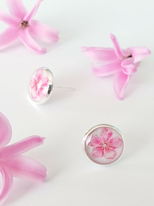 Kukkaniitty - nappikorvikset, Kirsikankukka