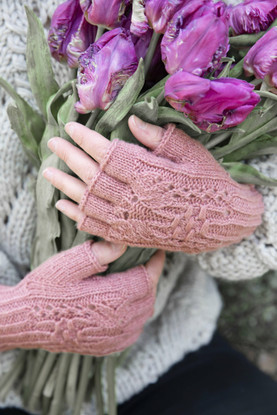 Clematis fingerless gloves
