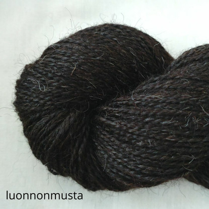 Pentti worsted yarn, undyed