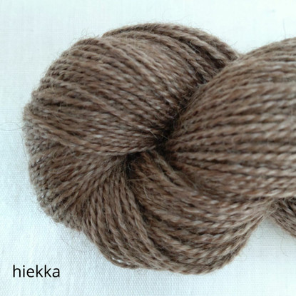 Pentti worsted yarn, undyed