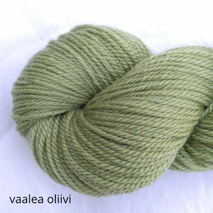 Pentti worsted yarn, dyed, different colors