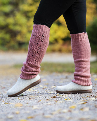 Clematis legwarmers, pattern (in Finnish)