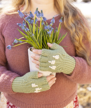 Helmililja - mittens, pattern in Finnish