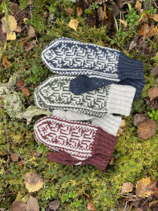 Oi, kuusipuu mittens - printti pattern (in Finnish)