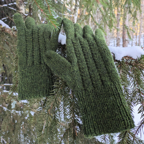 Puukiipijän koti - mittens, pattern in Finnish
