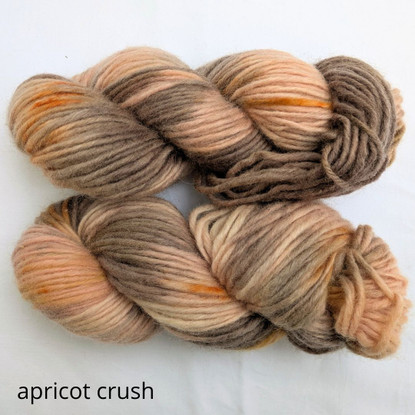 Unelma fluffy lamb´s wool yarn, hand dyed