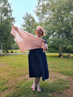 Mansikkakerma scarf pattern (in Finnish)