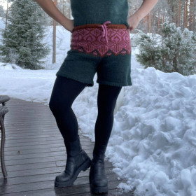 Neuloosisko Suomu shortsit, (pattern in Finnish)