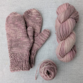 Unelma fluffy lamb´s wool yarn, hand dyed