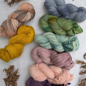 Unelma fluffy lamb´s wool yarn, hand dyed