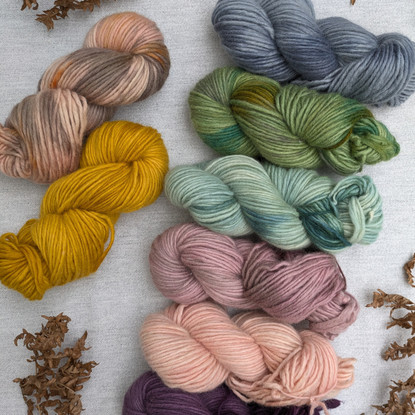 Unelma fluffy lamb´s wool yarn, hand dyed