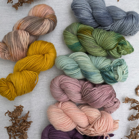 Unelma fluffy lamb´s wool yarn, hand dyed