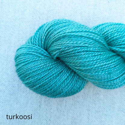 Pentti worsted yarn, dyed, different colors