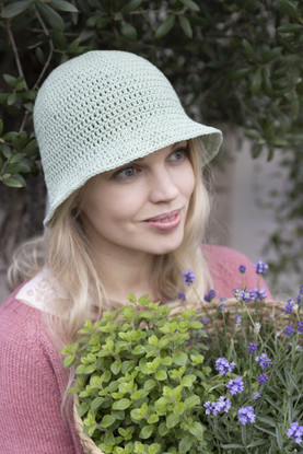 crocheting packet (pattern in Finnish)