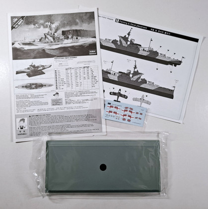 KÄYTETTY Academy 1/350 Queen Elizabeth Class H.M.S. Warspite