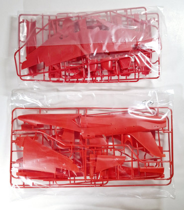 KÄYTETTY Revell 1/32 BAe Hawk T.1A Red Arrows