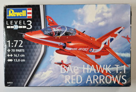 KÄYTETTY Revell 1/72 BAe Hawk T.1 Red Arrows + lisäosia