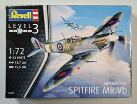 KÄYTETTY Revell 1/72 Supermarine Spitfire Mk.Vb + lisäosia