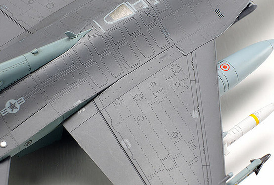 Tamiya 1/72 Lockheed Martin F-16CJ [Block 50] Fighting Falcon w/Full Equipment
