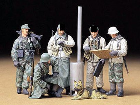 Tamiya 1/35 German Soldiers at Field Briefing