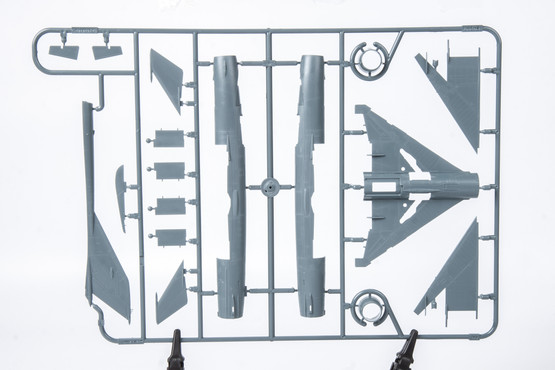 Eduard 1/72 MiG-21MF Fighter Bomber (Weekend Edition)